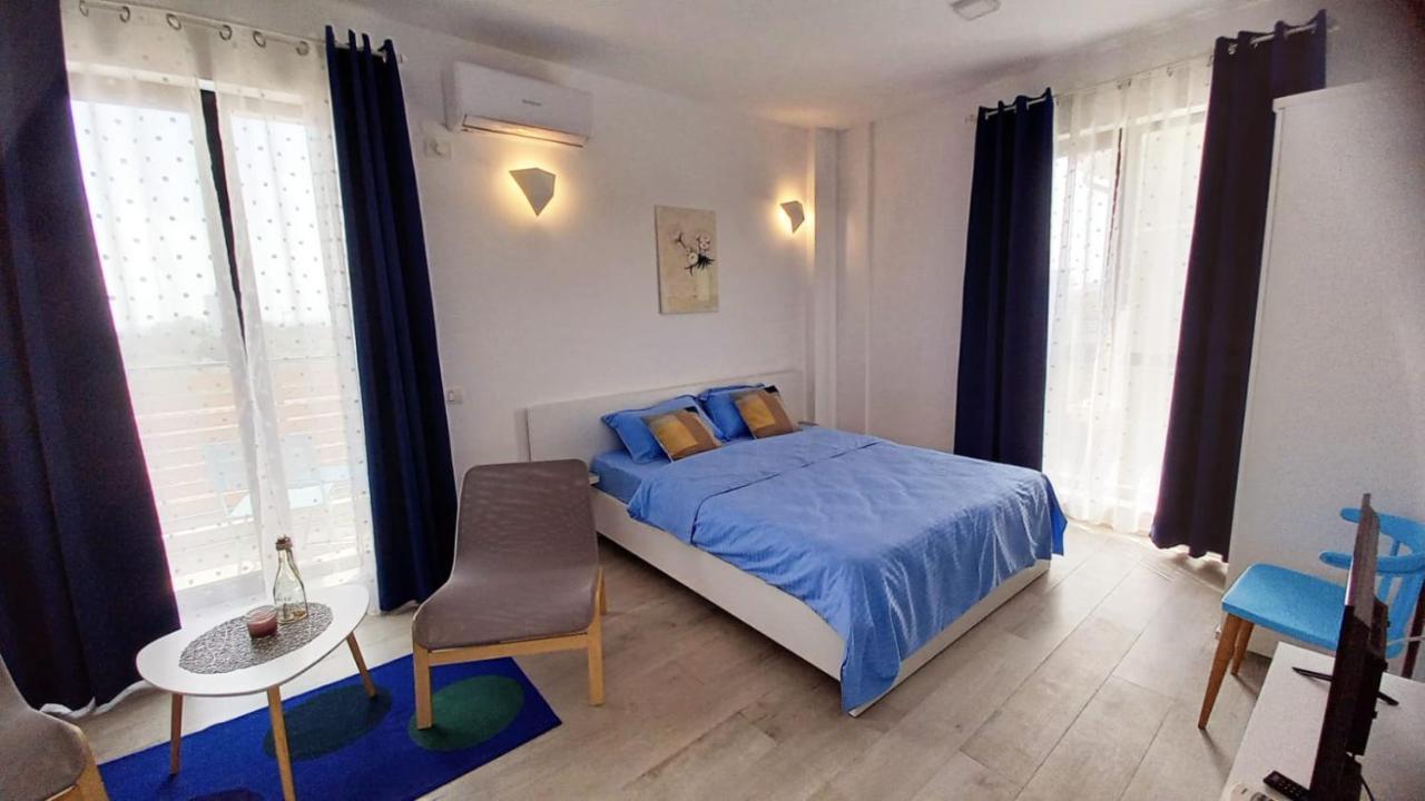 Mika Apartment *